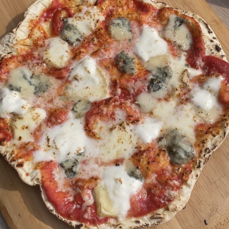 Pizza quatre fromages 