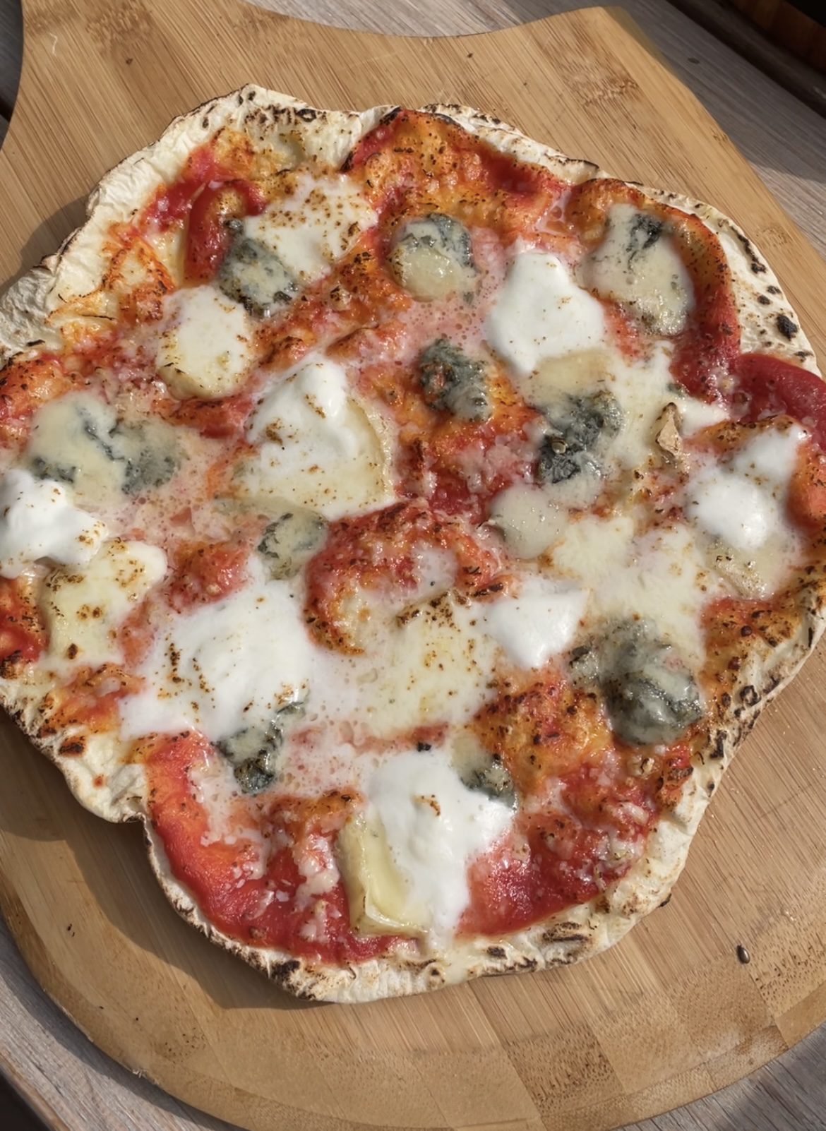 Pizza quatre fromages 