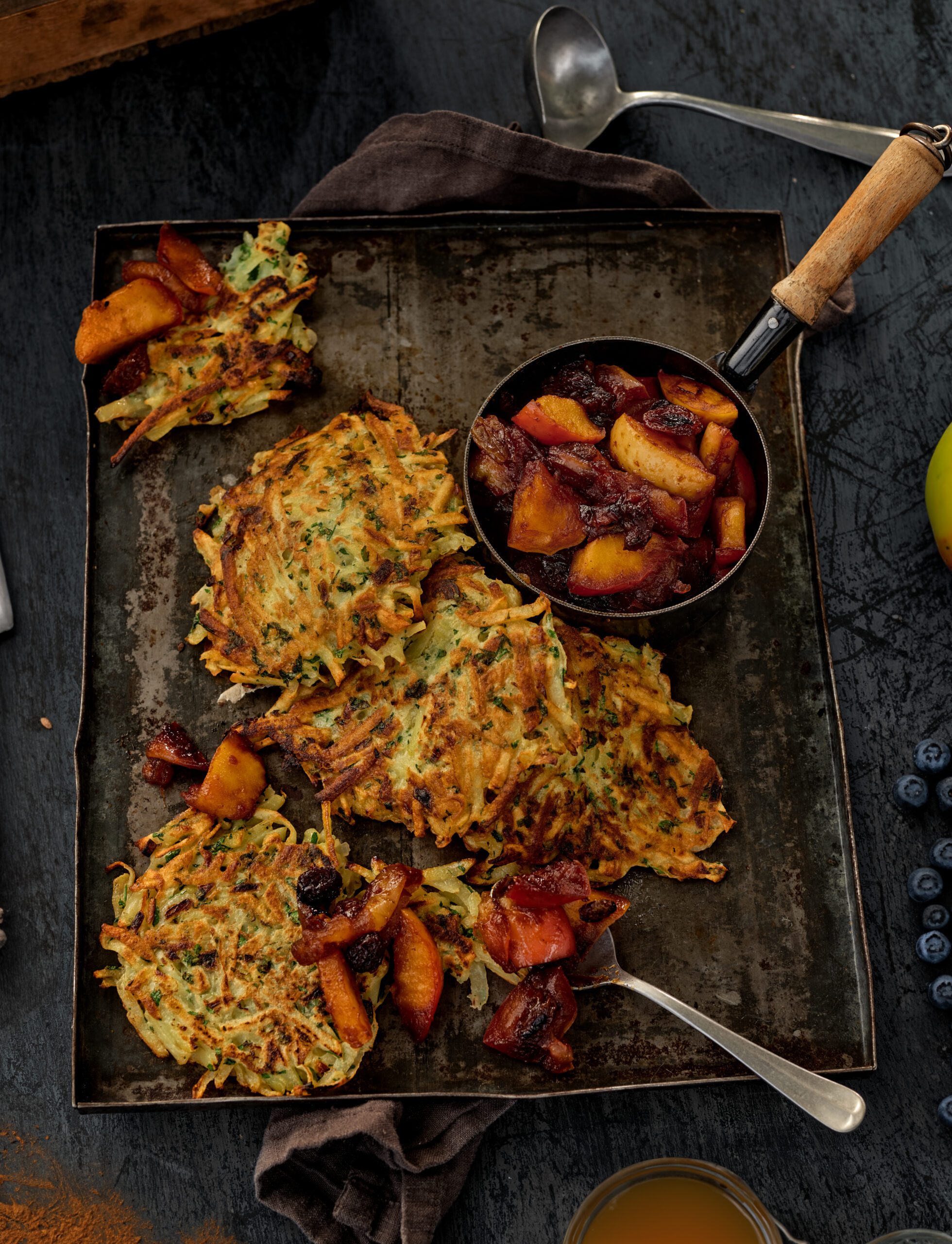 Reibeküchen met huisgemaakte appelcompote